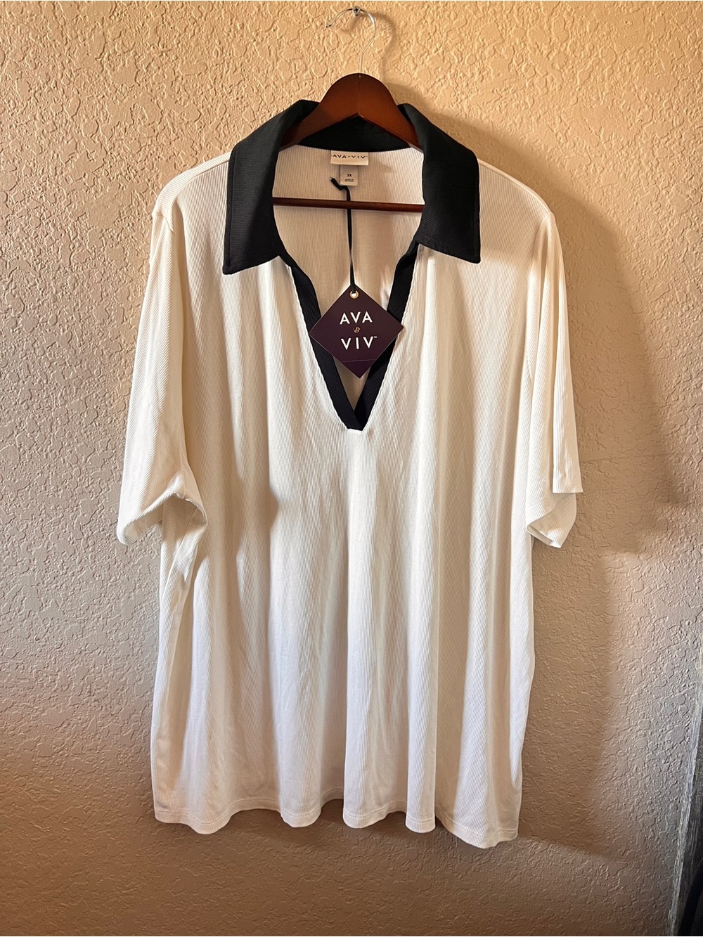Ava & Viv White Polo XXXL with Black Contrast Collar 3X